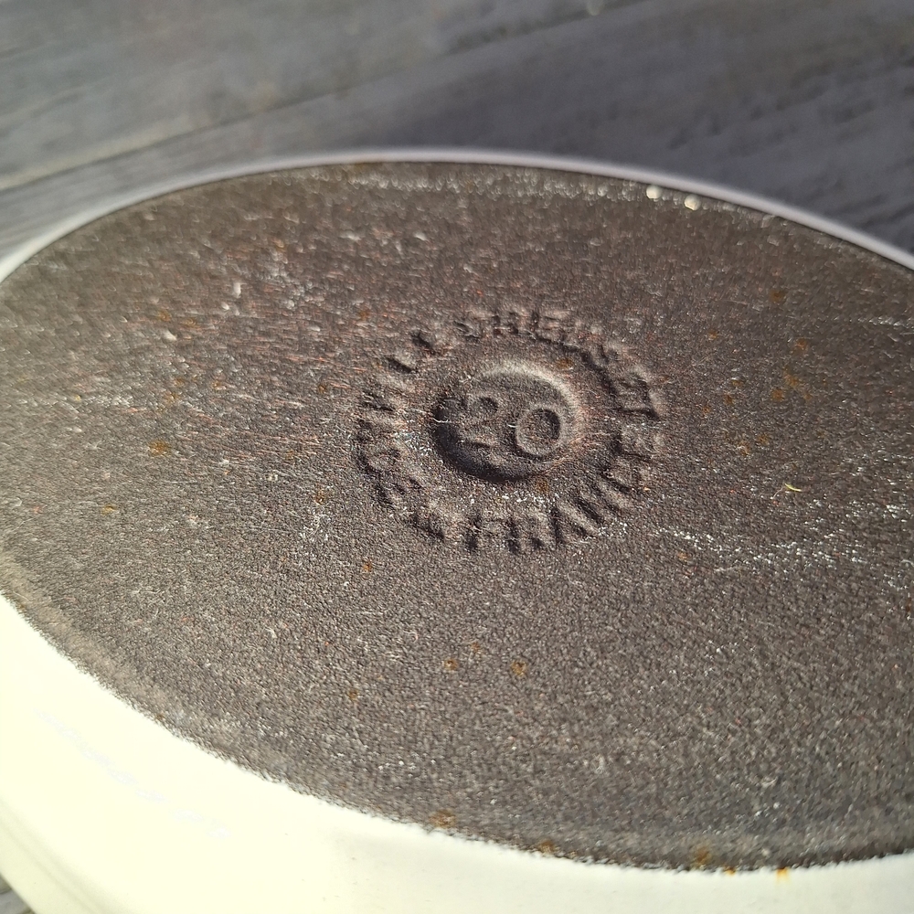 Vintage Le Creuset Enameled Cast Iron Casserole Dish 20 Centimeters In Diameter - Picture 9 of 10